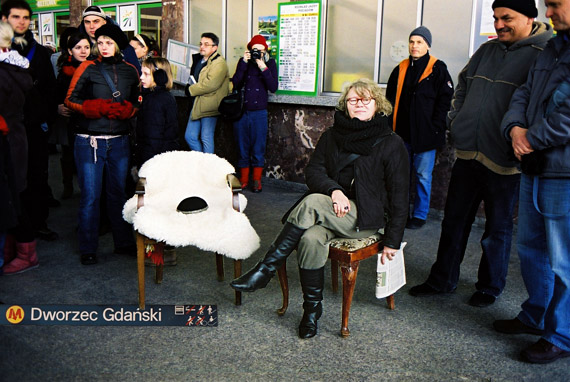 pani z gazeta